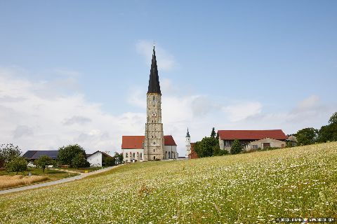 Gemeinde Zeilarn Landkreis Rottal-Inn Schildthurn Kirche Außen (Dirschl Johann) Deutschland PAN